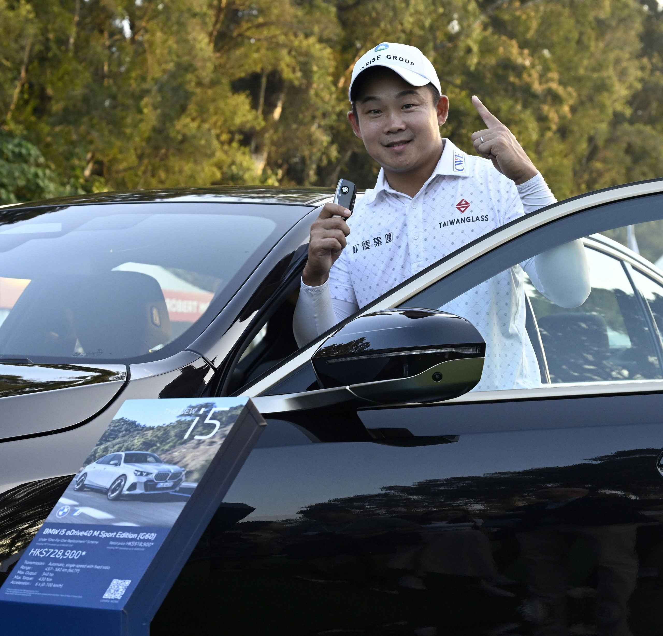 Lucky Lee is motoring after picking up keys to brand new car with hole ...